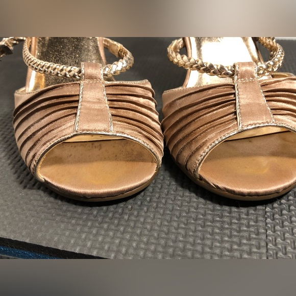 B2 Satin peep toe pumps - Picture 6 of 10